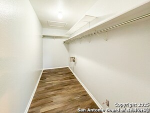 Building Photo - 115 McLennan Oak