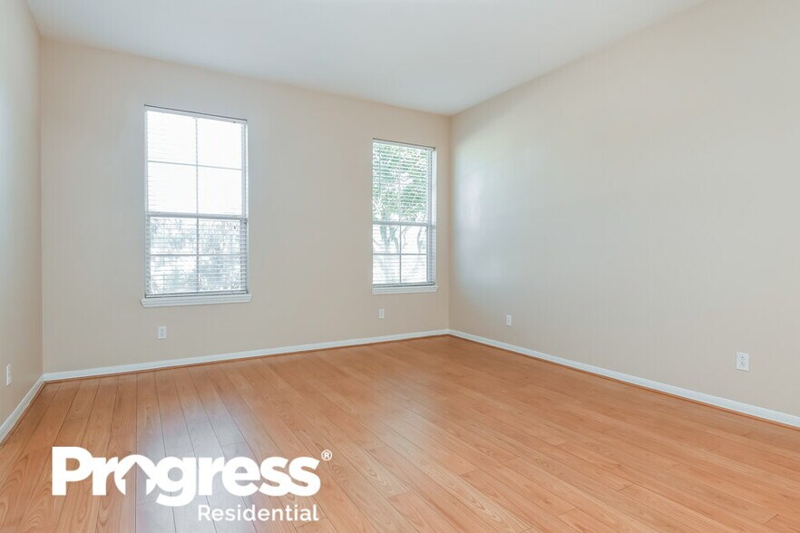 Building Photo - 537 Breezy Oak Way