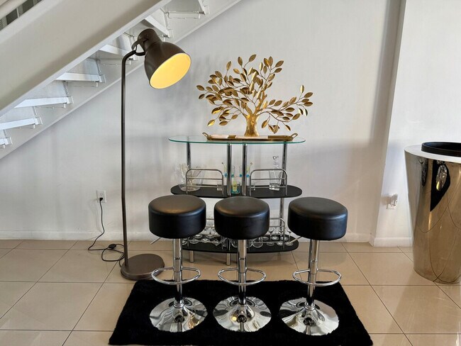 Building Photo - 139 NE 32nd St