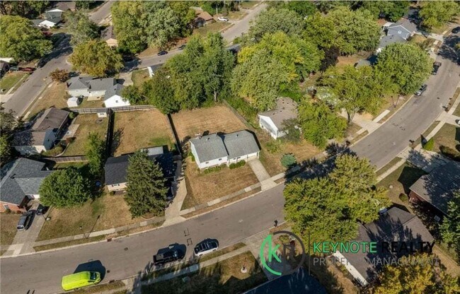 Building Photo - 125 Teakwood Ln