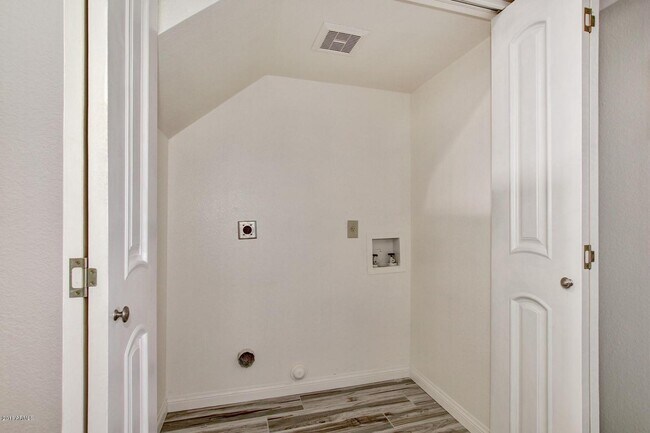 Building Photo - 4435 E Amberwood Dr