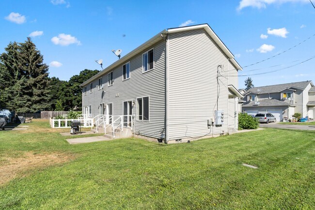 Building Photo - 2810-2814 N 14th Place