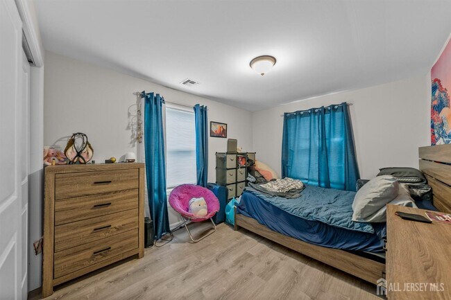 Building Photo - 816 King Georges Rd