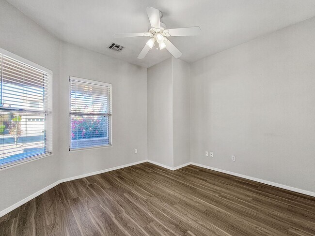 Building Photo - 14173 W Weldon Ave