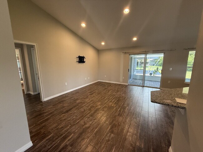 Building Photo - Beautiful and Spacious 3/2 with Separate Entrance 1/1 In-Law Suite, RV Parking