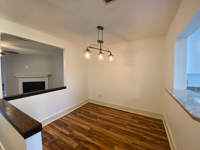 Building Photo - 1730 Beechwood Cir N