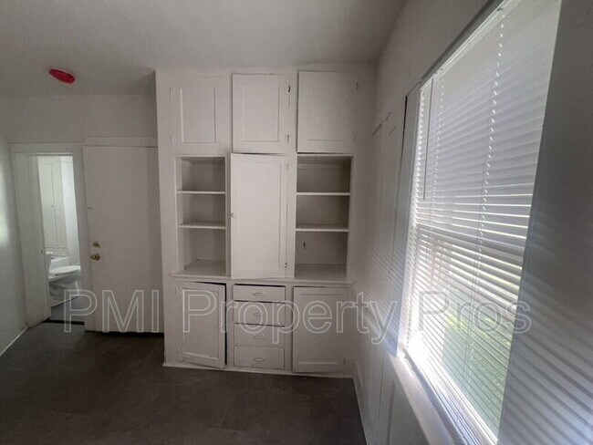 Building Photo - 3138 N 11th St