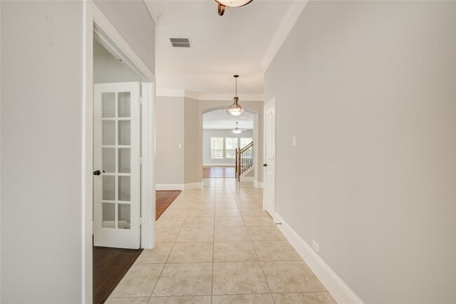 Building Photo - 2422 Monarch Terrace Dr