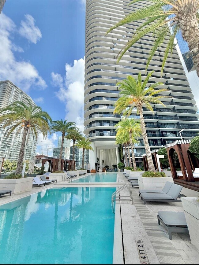 Building Photo - 801 S Miami Ave