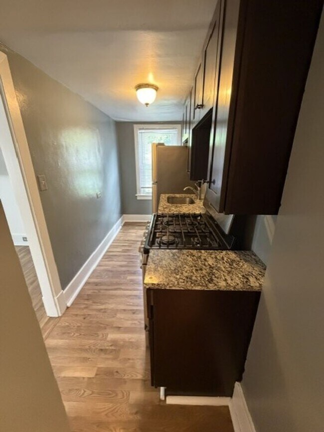 Building Photo - 256 Mabrick Ave