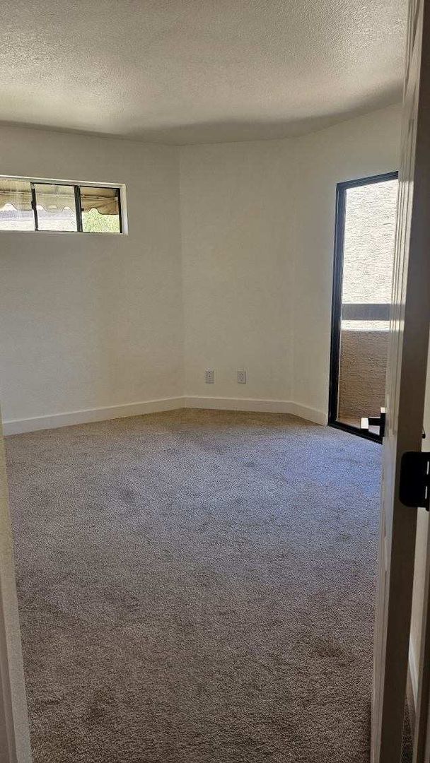 Building Photo - FREE RENT/EARLY ENTRY  1 bedroom 1 bath Beautiful Upstairs Unit in Prime Location