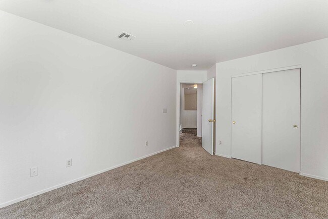 Building Photo - Modern Las Vegas Living with Style & Convenience!