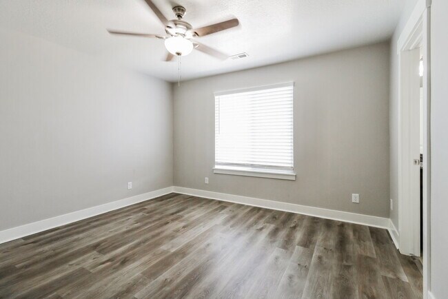 Building Photo - 3770 N Downwater St