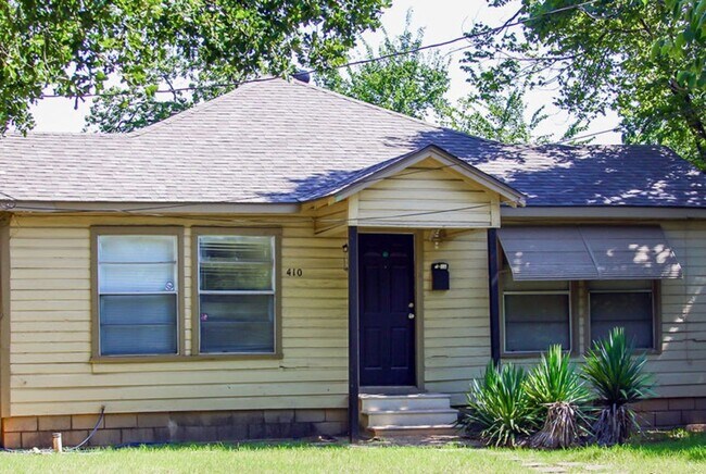 Primary Photo - 3 Bedroom/1 Bath - Home