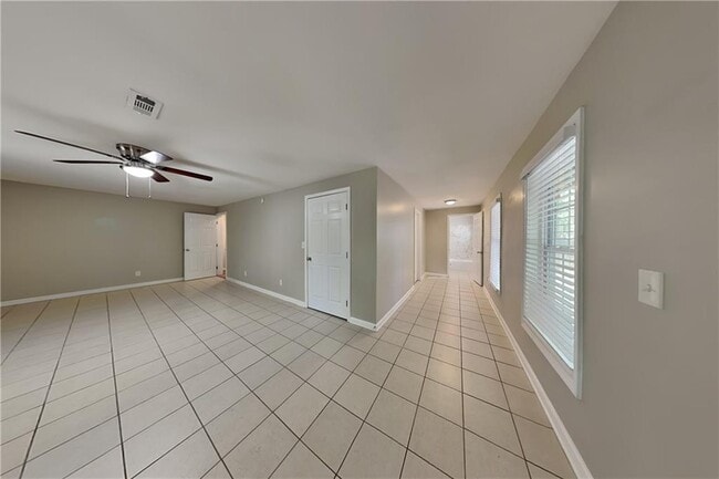 Building Photo - 2020 Hunters Trail Dr