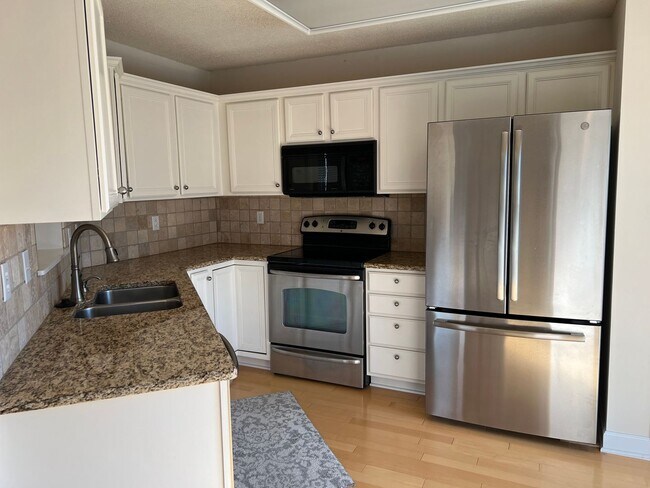 Building Photo - 609 Heidman