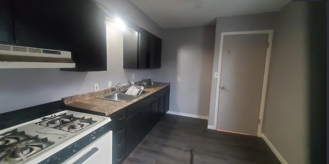 Building Photo - Charming 2-Bed Flint Home with In-Unit Laundry & Pet-Friendly Perks for $1300/mo!