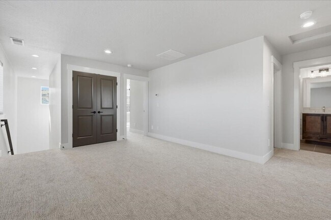 Building Photo - 6252 N Holly Spgs Ln