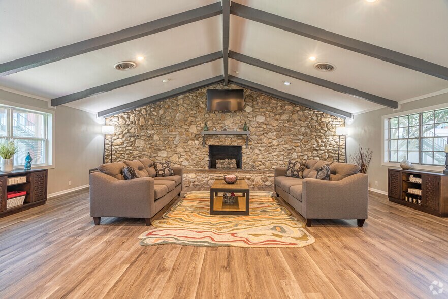 West End Crossing Apartments 6550 Phelan Dr Beaumont TX 77706