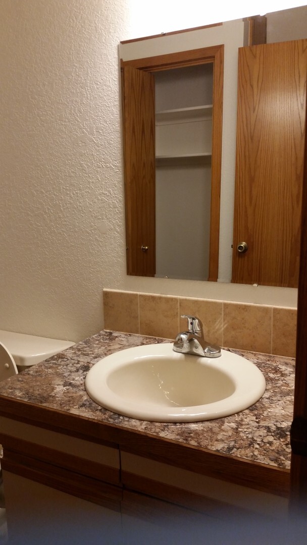 Building Photo - Condo for Rent