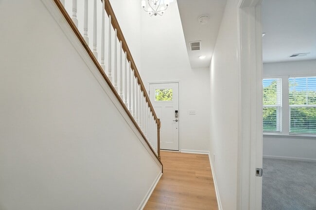 Building Photo - Brand-new three-story townhome in the Univ...