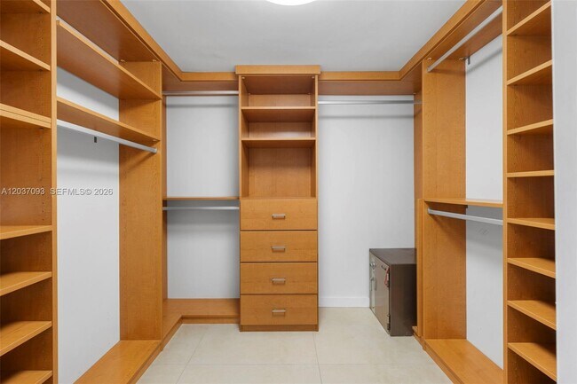 Building Photo - 181 Crandon Blvd