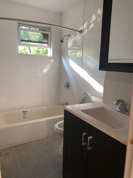 Building Photo - 12 Logan St