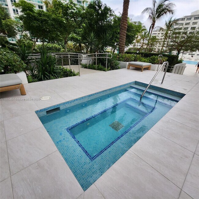 Building Photo - 950 Brickell Bay Dr
