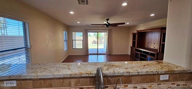 Building Photo - 224 S Cactus St