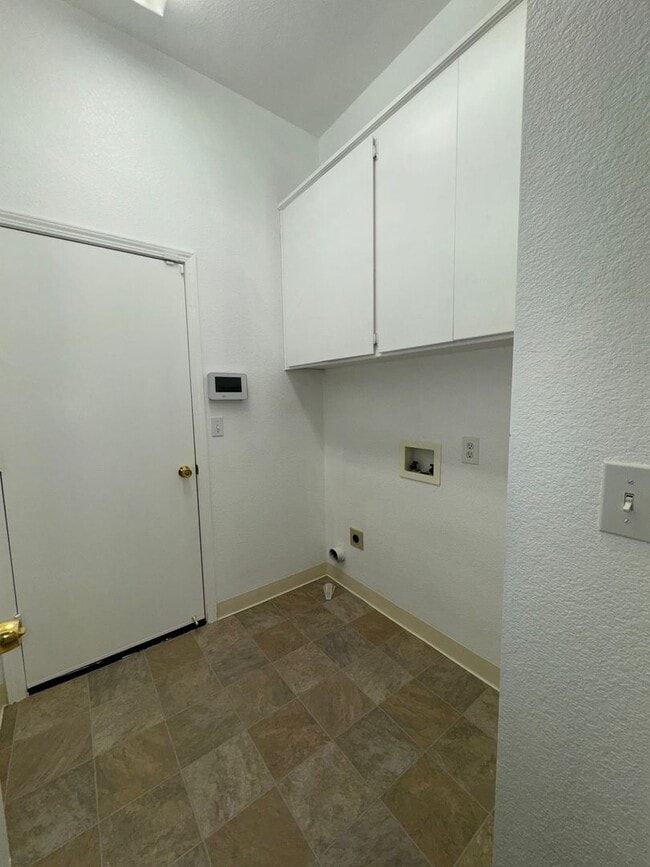 Building Photo - Ready For YOU!