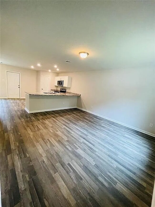 Building Photo - Beautiful New 2 story home in the gated Ce...