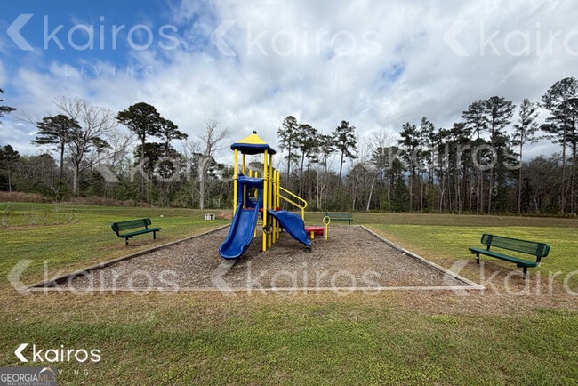 Building Photo - 107 Lord Effingham Wy