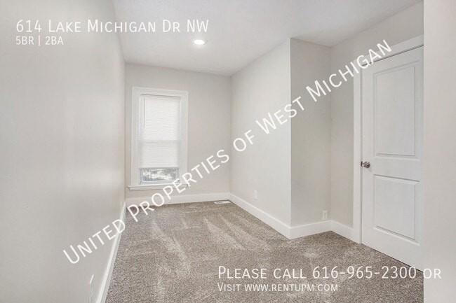 Building Photo - 614 Lake Michigan Dr NW