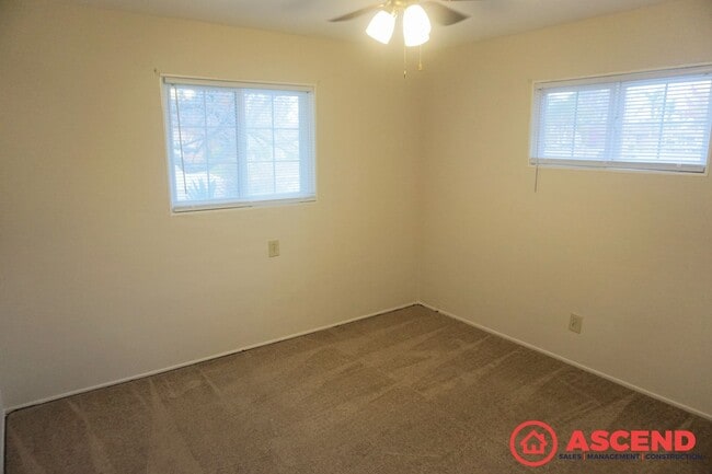 Building Photo - Lovely Home Off S Real Rd and Bell Terr!