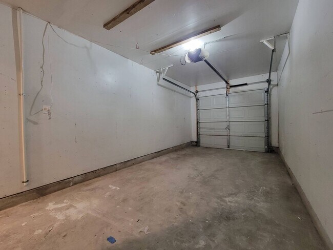 Building Photo - 8706 Schick Rd