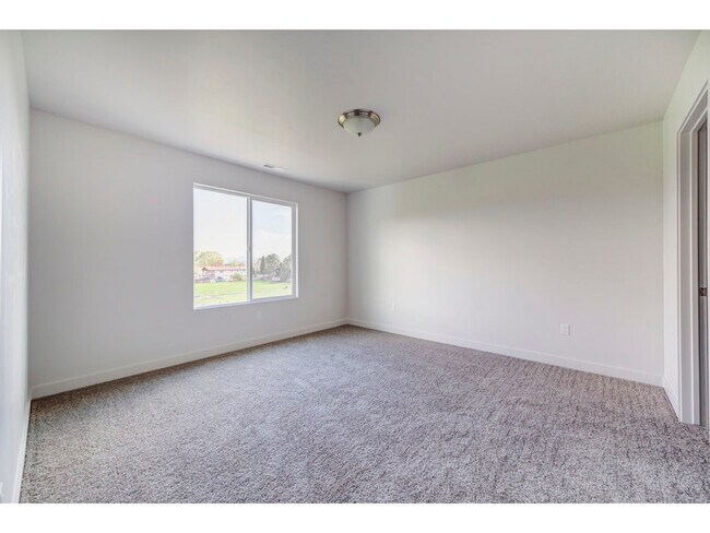 Building Photo - 543 W 1520 S