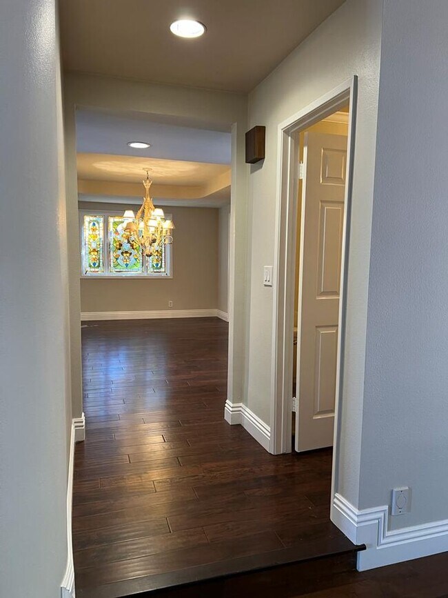 Building Photo - HUGE Encino House with Pool/Jacuzzi, 2 Car Garage and Lots of Space!