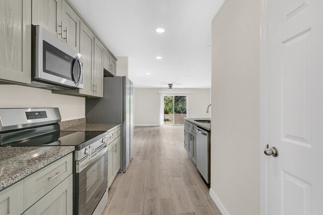 Building Photo - 3502 Fox Hollow Dr