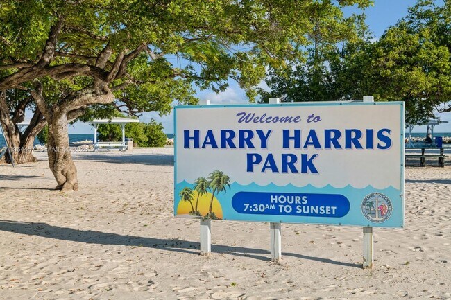 Building Photo - 133 E Silver Palm Ave