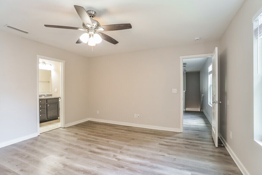 Building Photo - 1048 Joselynn Drive
