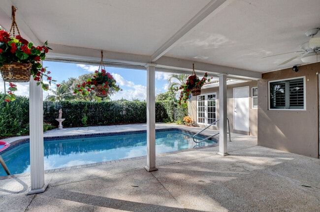 Building Photo - 1010 SW 1st St