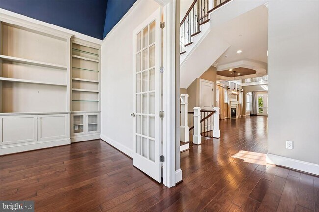Building Photo - 448 Salk Cir