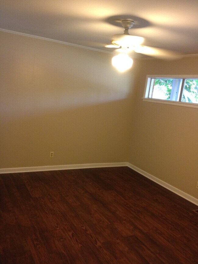 Building Photo - 2101 Smallwood Dr