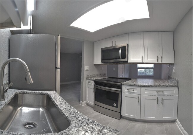 Building Photo - 133 Bristol Ct