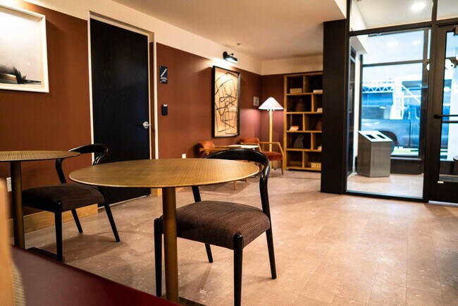 Building Photo - 77 9th St E