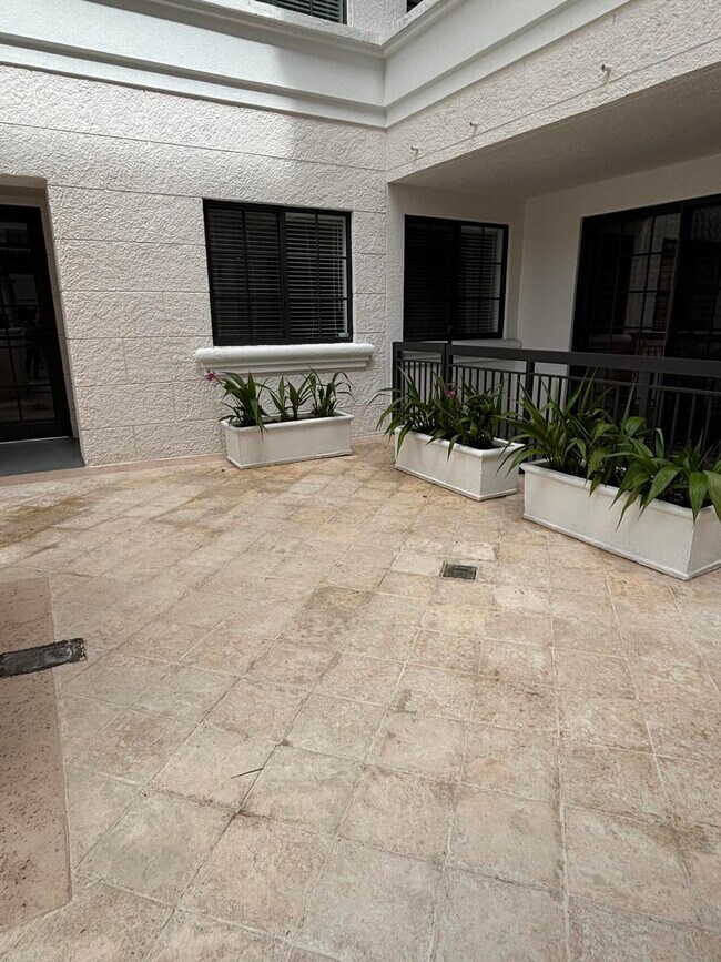 Building Photo - 233 S Federal Hwy