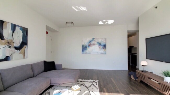 Building Photo - 113 W Wacker Dr