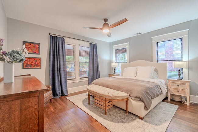 Building Photo - Updated Historically Charming Bungalow walking distance to Greenville Ave