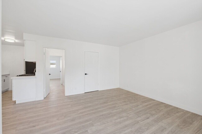 Building Photo - 6828 Fulton Ave