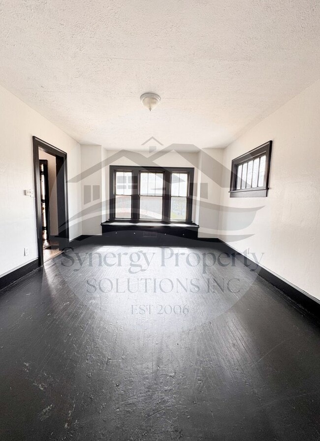 Building Photo - Rental Available